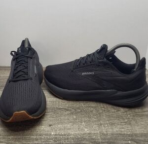 Brooks Revel 8 Black Gum Bottom  Shoes Women's Size 8.5 Running Shoes Sneakers